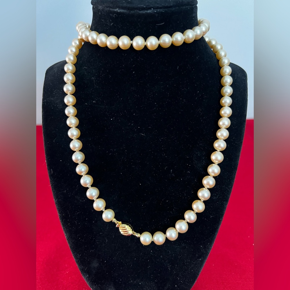 Vintage Marvella faux pearls in excellent Vintage condition.